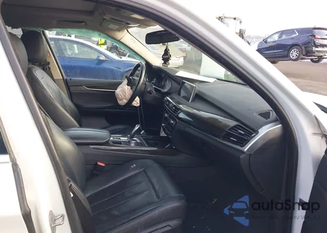 2015 BMW X5 xDrive35I z USA, uszkodzony, nr VIN 5UXKR0C56F0P00859